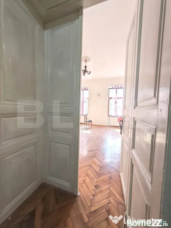 Apartament istoric, 3 camere, cladire in curs de reabilitar - Timisoara (Timis)