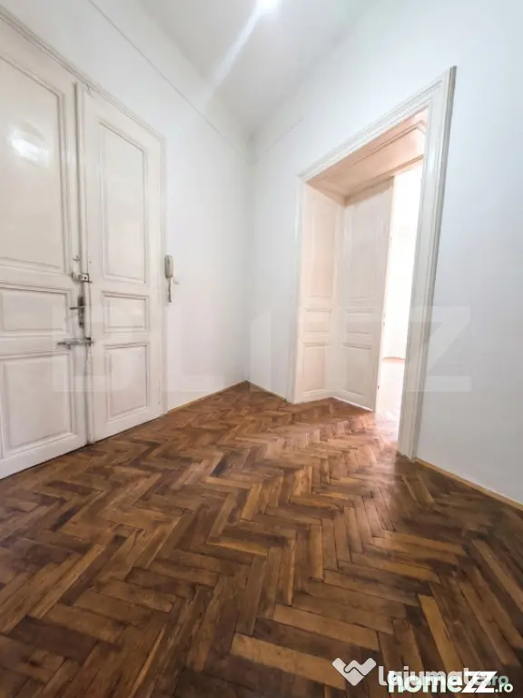 Apartament istoric, 3 camere, cladire in curs de reabilitar - Timisoara (Timis)