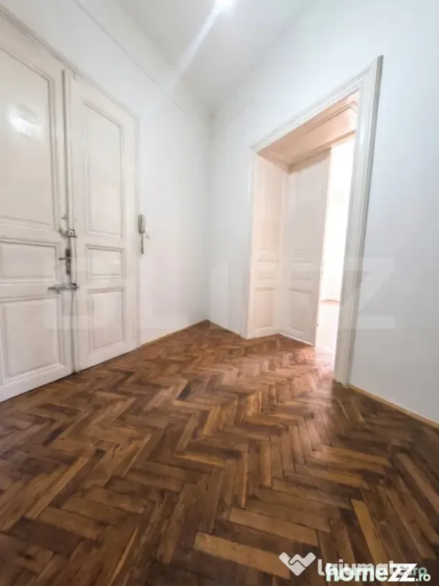 Apartament istoric, 3 camere, cladire in curs de reabilitar - Timisoara (Timis)