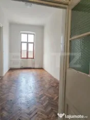 Apartament istoric, 3 camere, cladire in curs de reabilitar 