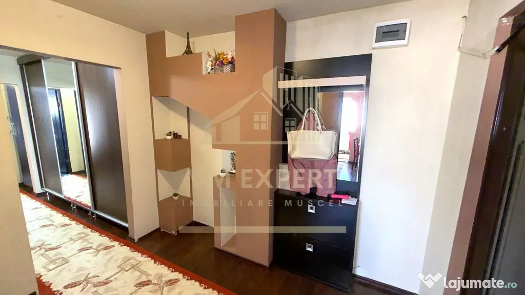 APARTAMENT 3 CAMERE DECOMANDAT ETAJ 4 GRUI CAMPULUNG - Campulung (Arges)
