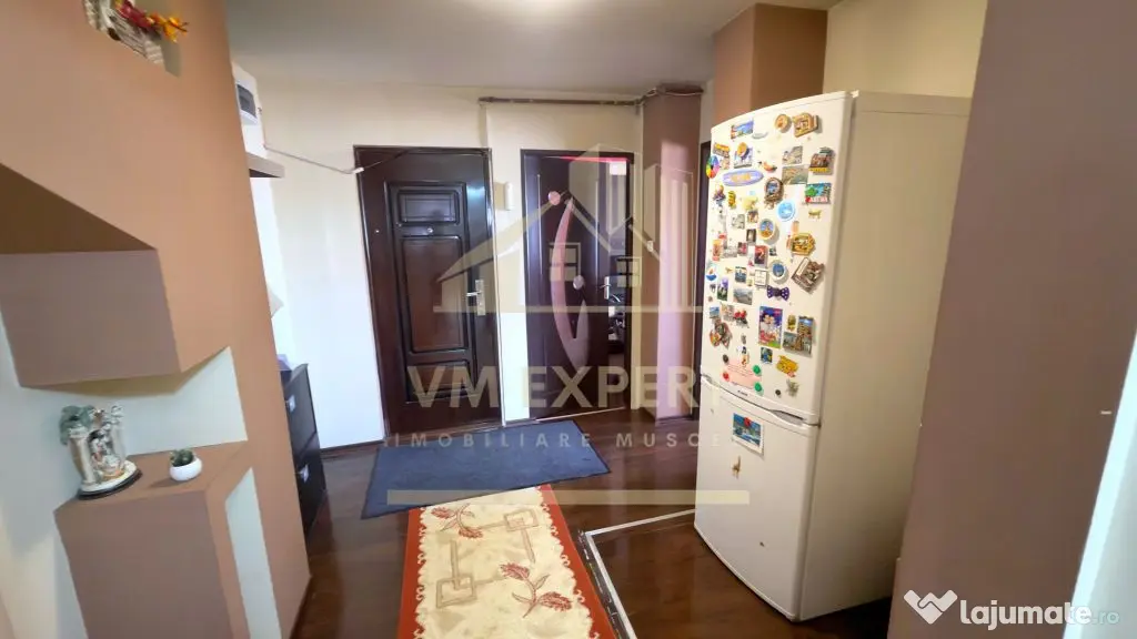 APARTAMENT 3 CAMERE DECOMANDAT ETAJ 4 GRUI CAMPULUNG - Campulung (Arges)