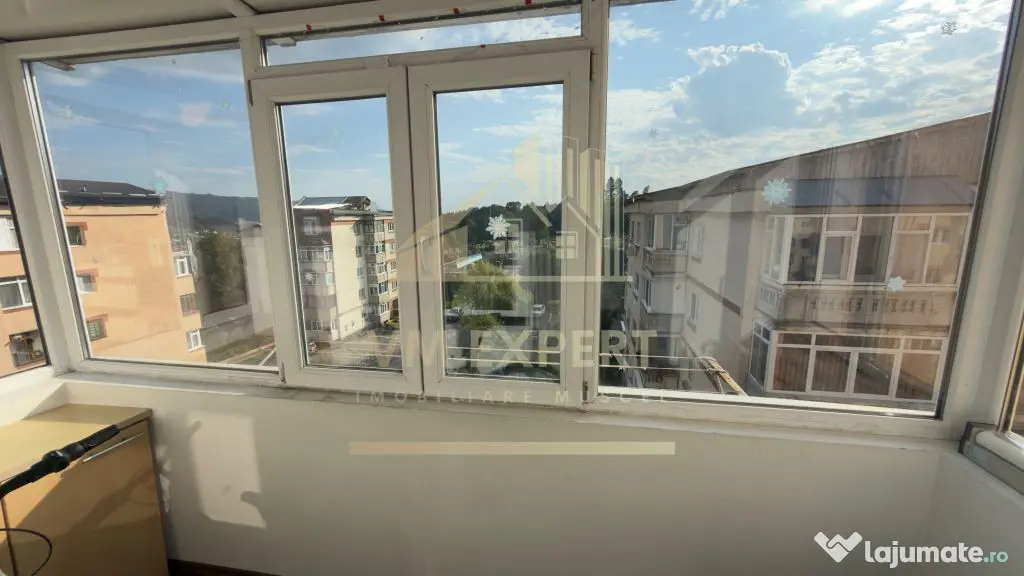 APARTAMENT 3 CAMERE DECOMANDAT ETAJ 4 GRUI CAMPULUNG - Campulung (Arges)