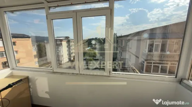 APARTAMENT 3 CAMERE DECOMANDAT ETAJ 4 GRUI CAMPULUNG - Campulung (Arges)