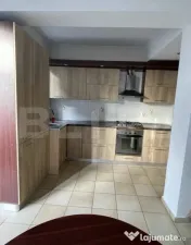Vilă 4 camere, semidecomandat, 135mp, zona Tătărasi