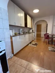 Apartament 2 camere, decomandat, etaj intermediar, lift, zon 