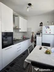 Casă de vânzare cu 4 camere, garaj și teren de 766 mp ??