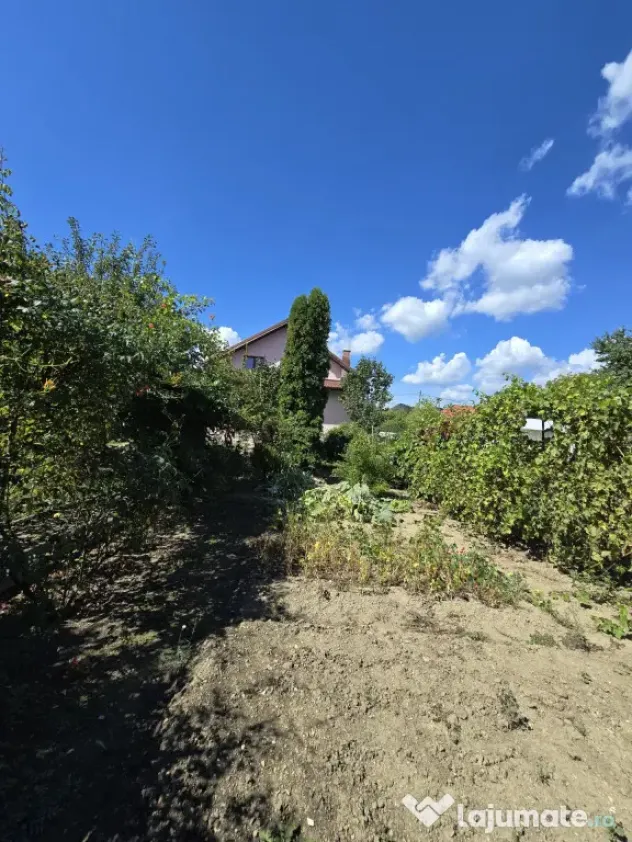 Casă de vânzare cu 4 camere, garaj și teren de 766 mp ?? - Piatra-Neamt (Neamt)
