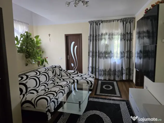 Casă de vânzare cu 4 camere, garaj și teren de 766 mp ?? - Piatra-Neamt (Neamt)