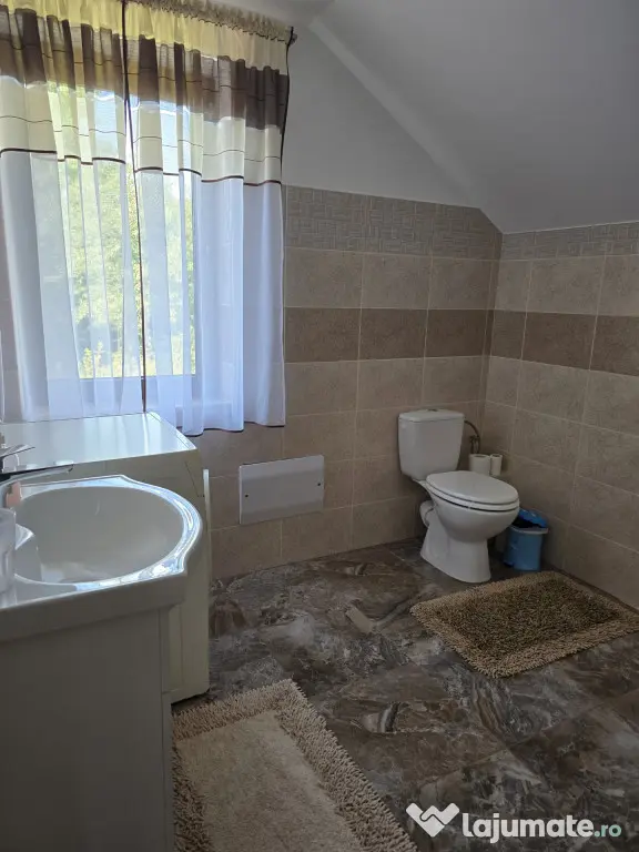 Casă de vânzare cu 4 camere, garaj și teren de 766 mp ?? - Piatra-Neamt (Neamt)