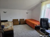 Casă de vânzare cu 4 camere, garaj și teren de 766 mp ??