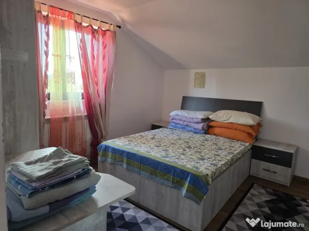 Casă de vânzare cu 4 camere, garaj și teren de 766 mp ?? - Piatra-Neamt (Neamt)