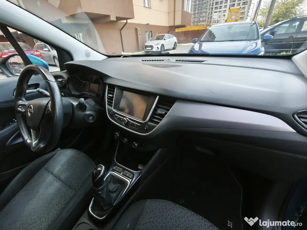 Vând Opel CROSSLAND X