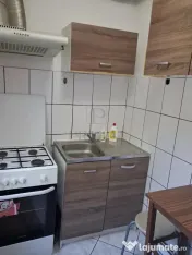 LUNEI - AP. 1 CAMERA - mobilat, utilat, etaj intermediar