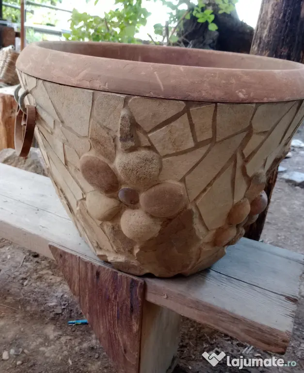 Jardiniera ghiveci mare cu placaj de piatra sparta 45 cm. diametru