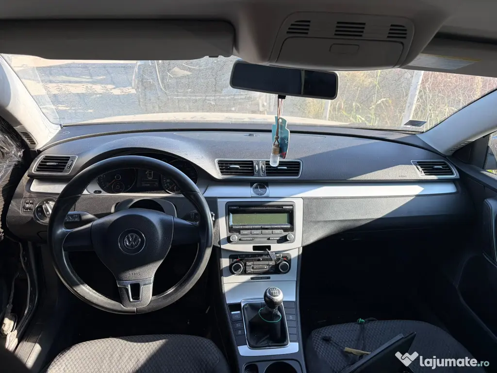 Dezmembrez VW Passat B7 Berlina 1.6 TDI CAYC 105 cai cutie manuala 6 trepte