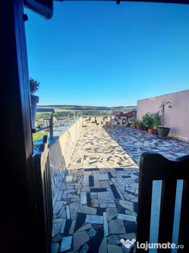 Apartament 2 camere 55mp+balcon 5mp si Terasa de 57 mp zona - Floresti (Cluj)