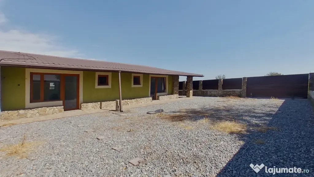 Casa insiruita pe un singur nivel cu 4 camere in Cartierul V - Arad (Arad)