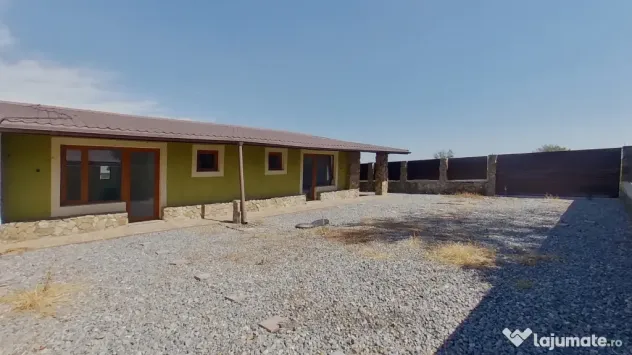 Casa insiruita pe un singur nivel cu 4 camere in Cartierul V - Arad (Arad)