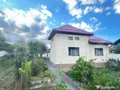 Casa cu 2 apartamente, 2 corpuri si teren – Rasnov 