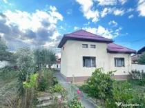 Casa cu 2 apartamente, 210 mp, teren 800 mp, zona Rasnov