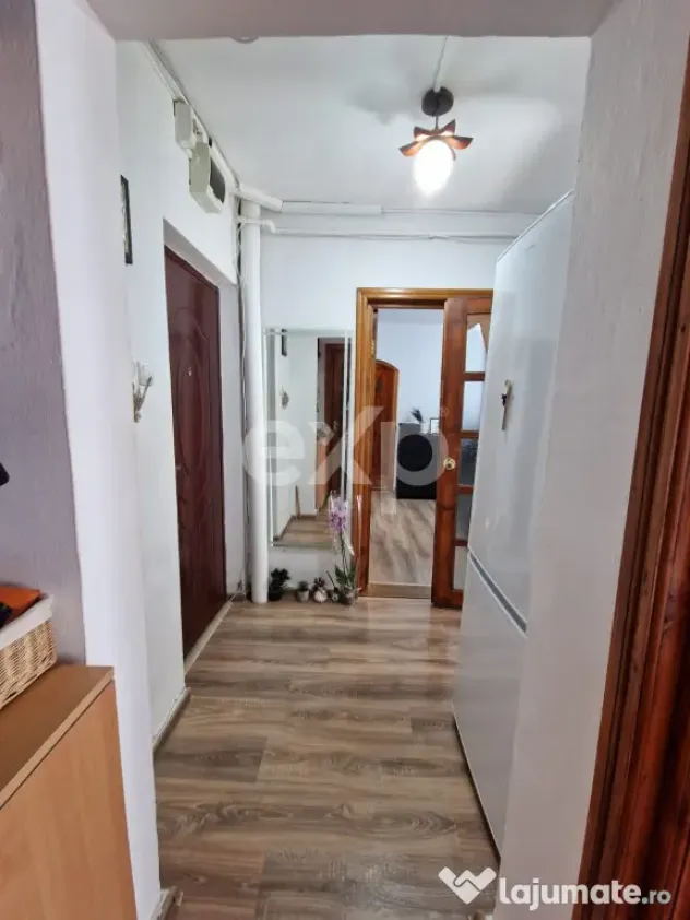 Apartament 3 camere de vânzare – Micro 6, Str. Moldovei - Targoviste (Dambovita)