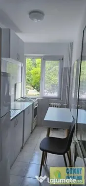 Tomis Nord, de inchiriat 2 camere, etaj 1, gaze, mobilat 