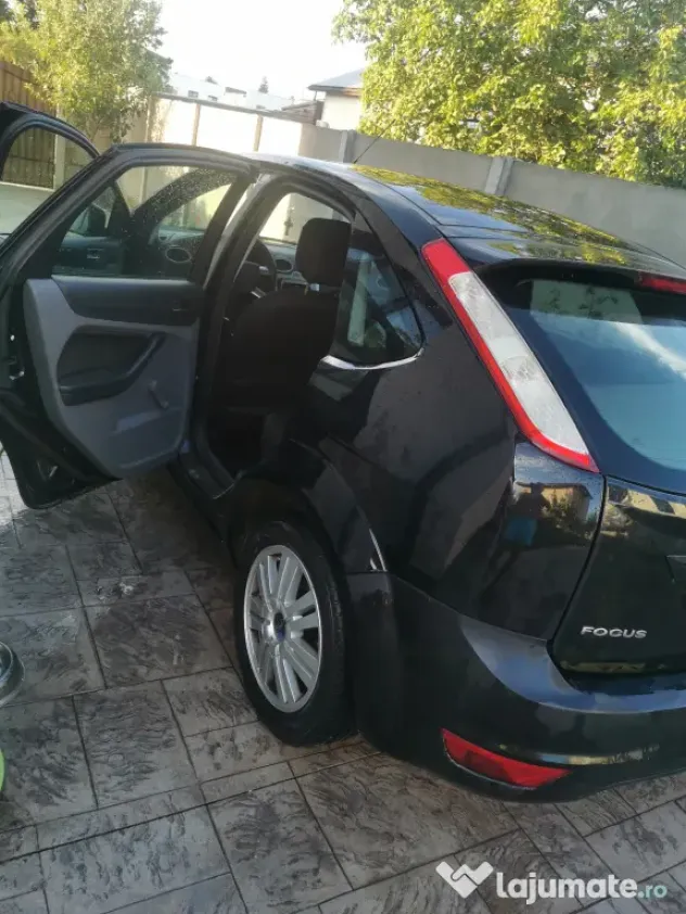 Ford focus facelift 2011