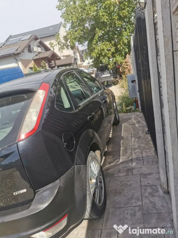 Ford focus facelift 2011