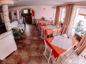 Pensiune / casă de vacanță cu 7 dormitoare, piscină și