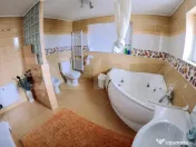 Pensiune / casă de vacanță cu 7 dormitoare, piscină și