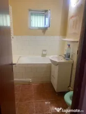 Apartament 2 camere decomandate,2 balcoane zona Poarta 6 