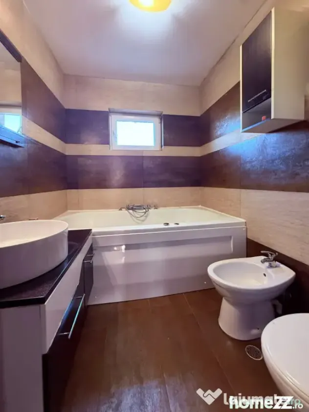 Inchiriere Apartament 4 camere, bloc 2008, parcare, Hotel Ro - Zalau (Salaj)