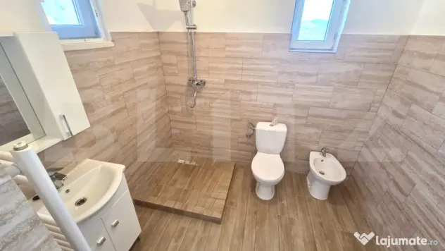 Casa de inchiriat, 2 camere, 99 mp, teren 1325 mp, zona Unir - Unirea (Alba)