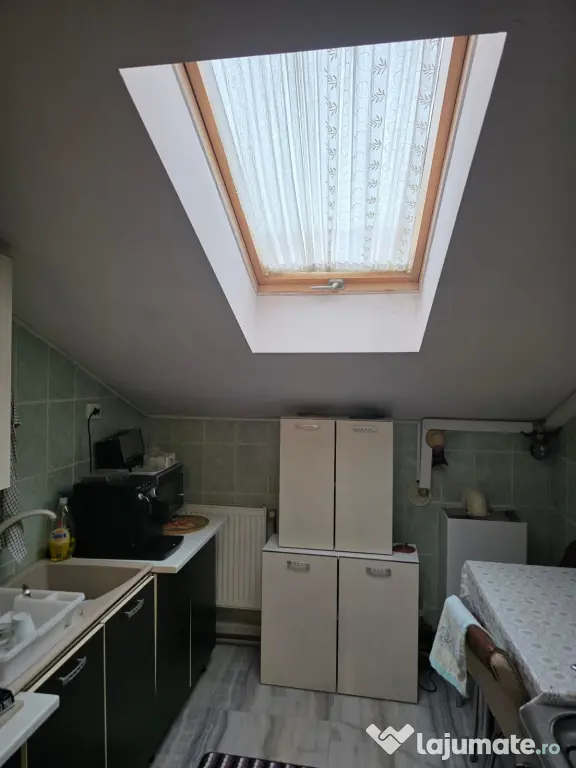 Vând apartament 3 camere str drumul valea cricovului