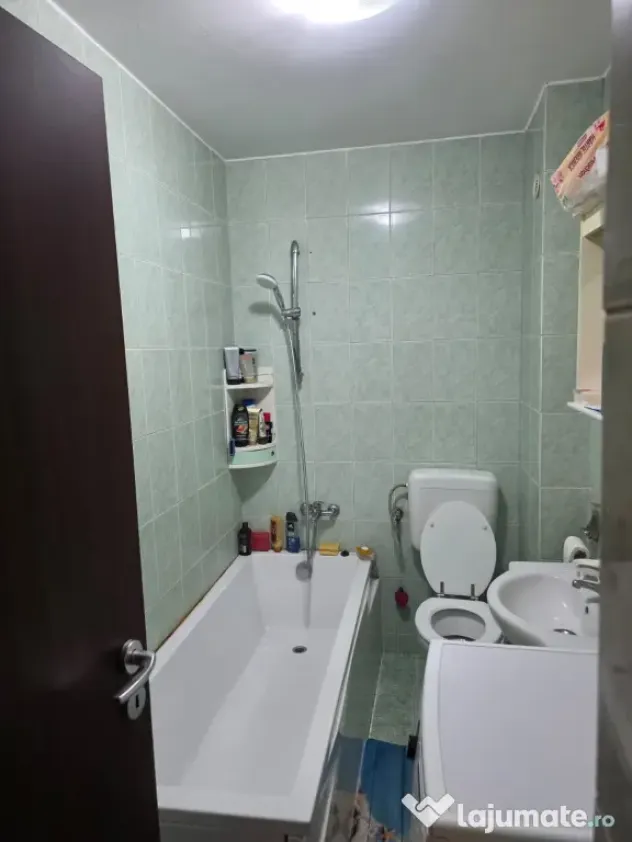 Vând apartament 3 camere str drumul valea cricovului