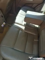 Mașina SUV de dat.