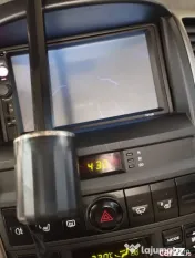 Mașina SUV de dat. 