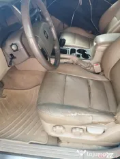Mașina SUV de dat. 