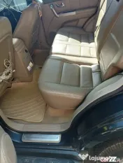 Mașina SUV de dat. 