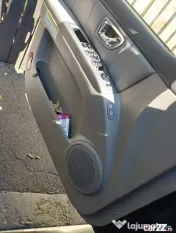 Mașina SUV de dat. 