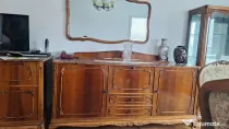 Vând sufragerie Madrigal  completă, cu furnir din lemn de trandafir.