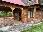 Lapusel, cabana traditionala cu priveliste la lac 