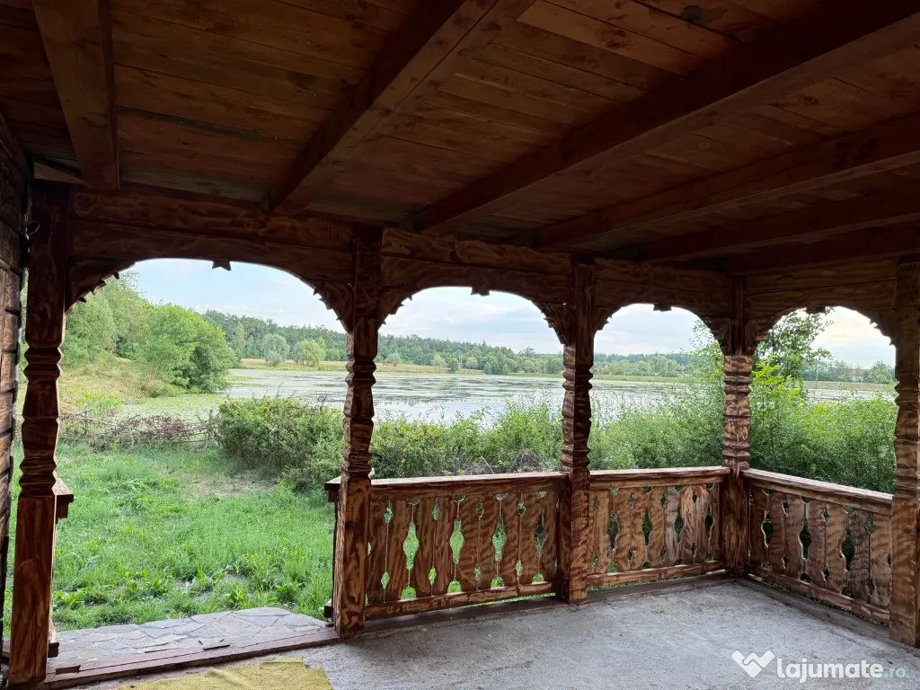 Lapusel, cabana traditionala cu priveliste la lac - Lapusel (Maramures)
