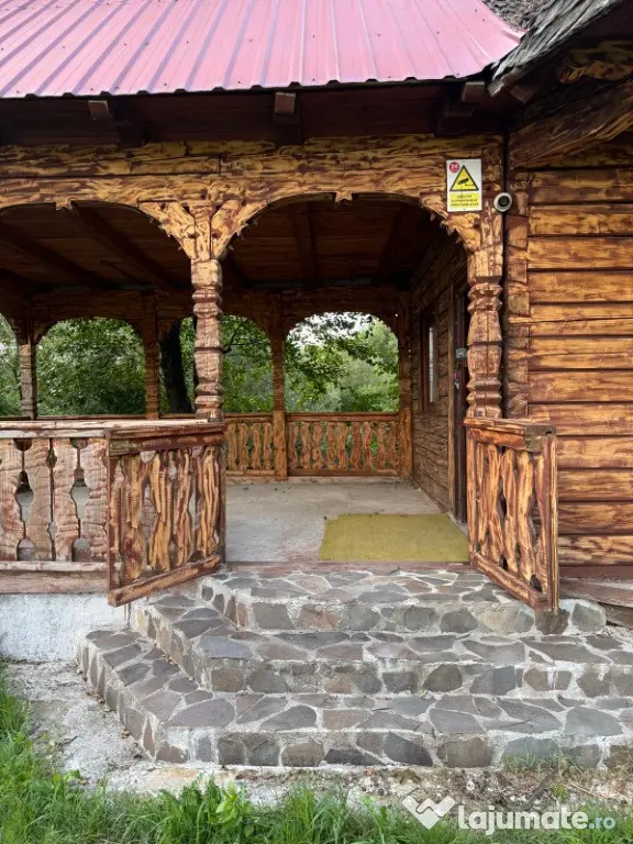 Lapusel, cabana traditionala cu priveliste la lac - Lapusel (Maramures)