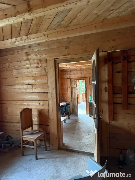 Lapusel, cabana traditionala cu priveliste la lac - Lapusel (Maramures)