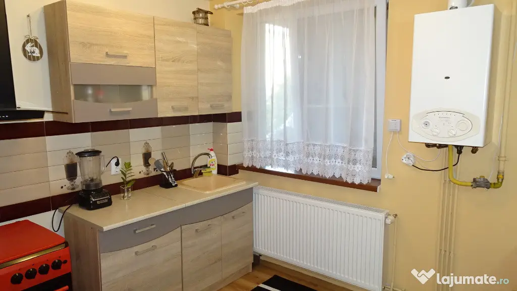 Inchiriez apartament 2 camere in Deva, zona ultracentrala, etaj 1, - Deva (Hunedoara)