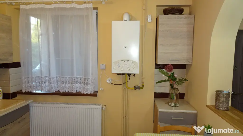 Inchiriez apartament 2 camere in Deva, zona ultracentrala, etaj 1, - Deva (Hunedoara)