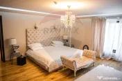 Casă / Vilă de lux cu 6 camere de vânzare în Șcheia, Suceava