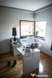 Casă / Vilă de lux cu 6 camere de vânzare în Șcheia, Suceava